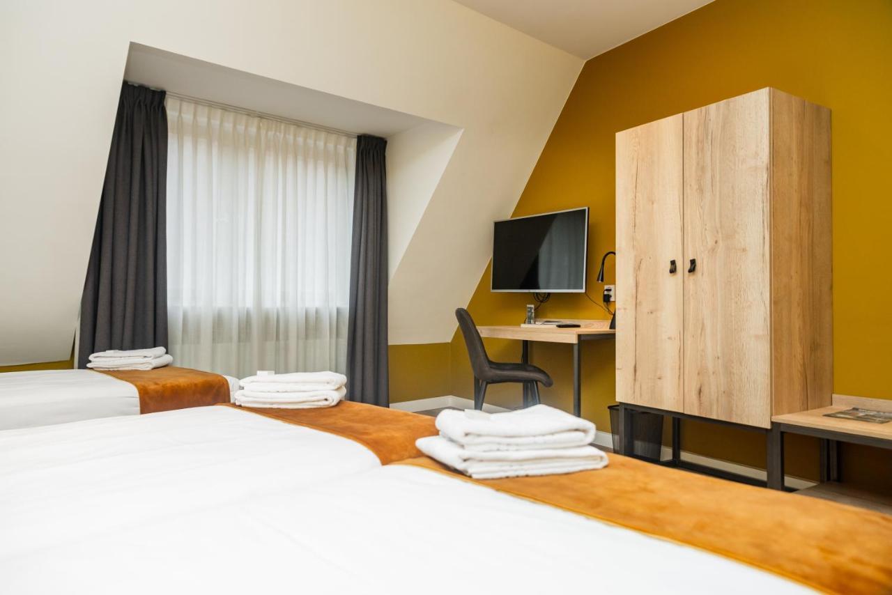 Hotel Onder De Linden Roden Extérieur photo