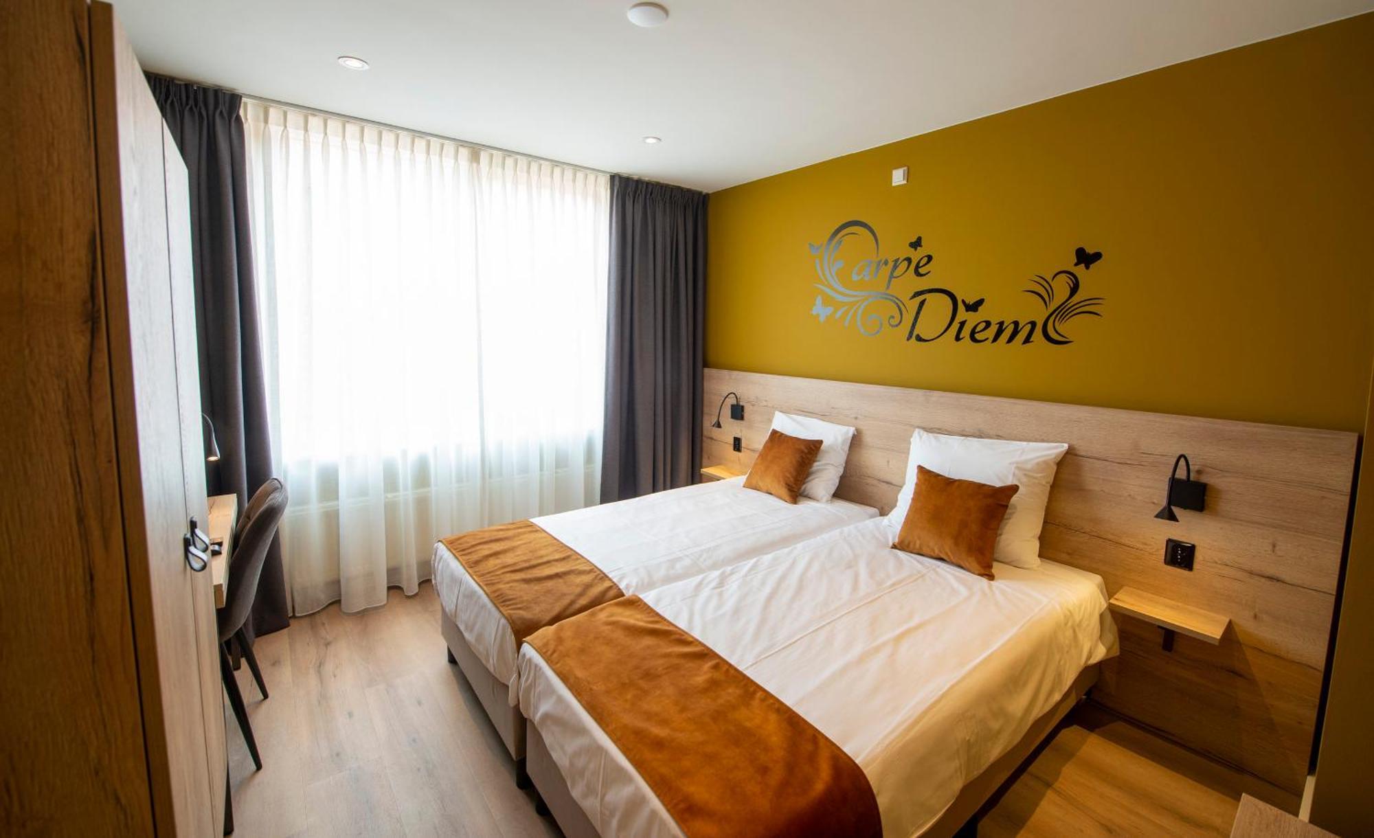Hotel Onder De Linden Roden Extérieur photo