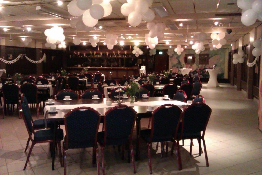 Hotel Onder De Linden Roden Extérieur photo